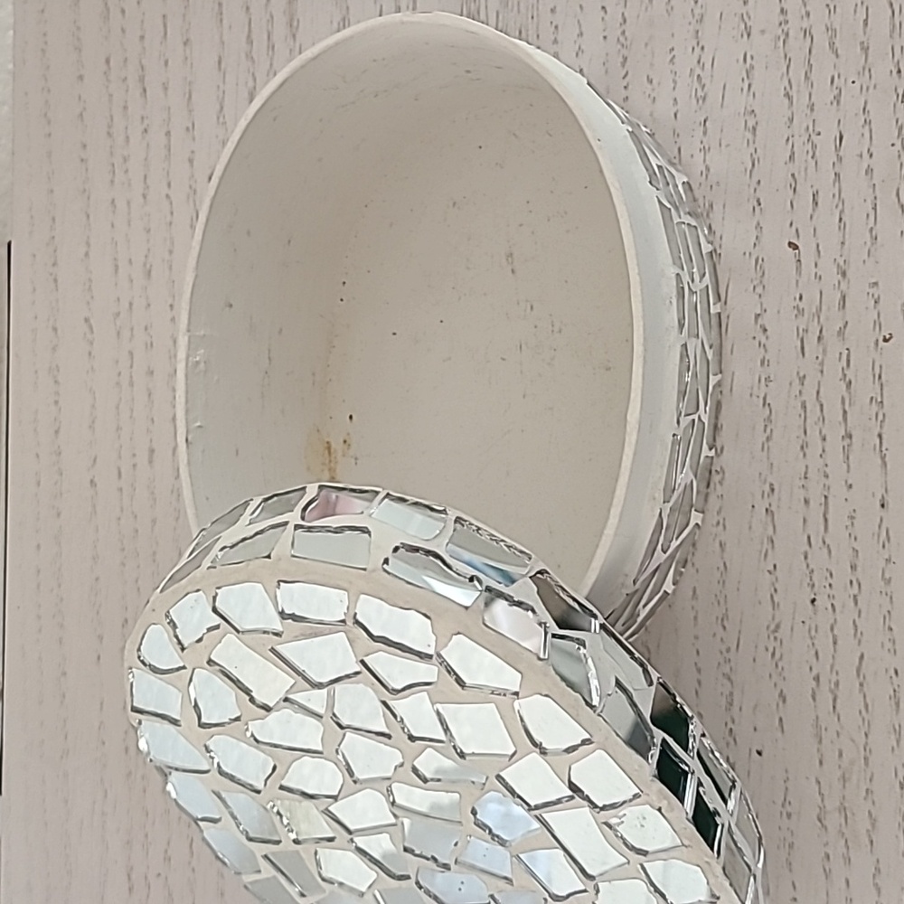 Mosaic Mirrored Jewelry Box Silver White Oval Shape Handmade EUC Storage Gift - Picture 4 of 5